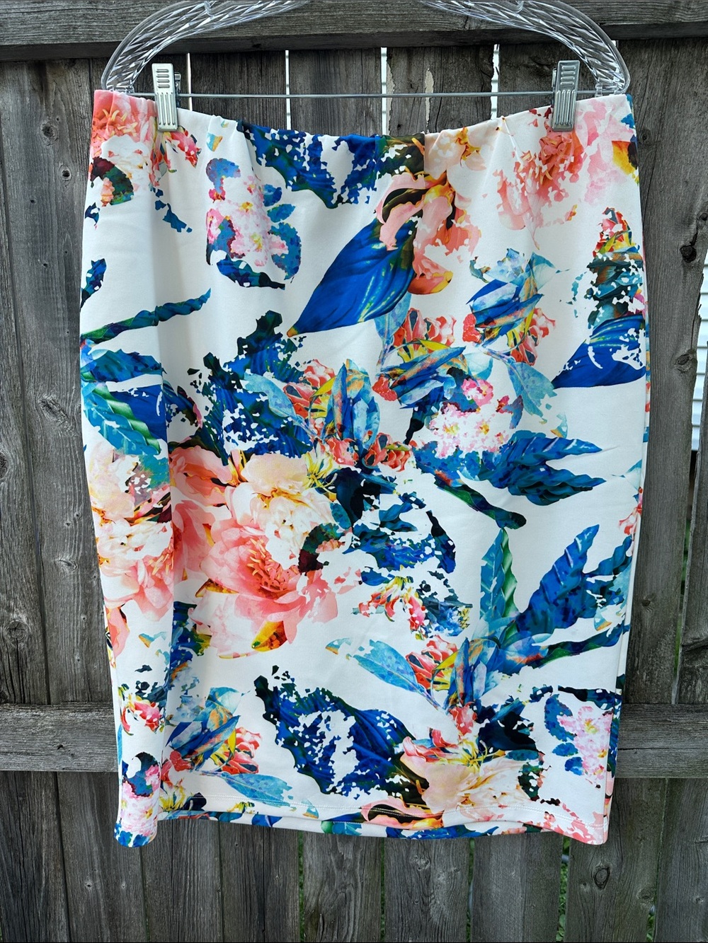 Floral Print Pencil Skirt in White and Blue